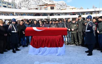Depreme konakladığı otelde yakalanan er Akgün'ün cenazesi defnedildi