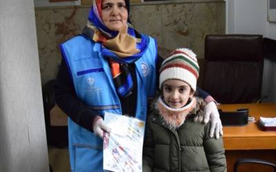 Iraklı 7 yaşındaki kız, kumbarasındaki parayı depremzede çocuklara bağışladı