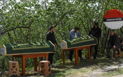 Beşiktaş'taki yangında ölen baba ile oğlunun cenazeleri Giresun'da defnedildi