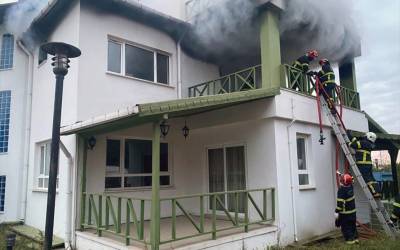 Giresun Üniversitesinin sosyal tesisinde çıkan yangında hasar oluştu