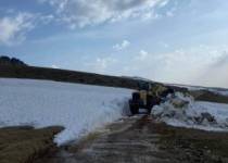 Espiye'de yayla yollarında karla mücadele devam ediyor