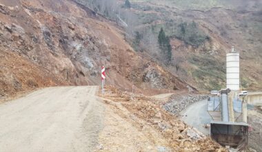 Giresun'da heyelan nedeniyle kapanan Kovanlık-Aydındere yolu açıldı