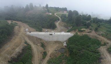 Piraziz'de Abdal Deresi'nde sel kapanının inşası devam ediyor