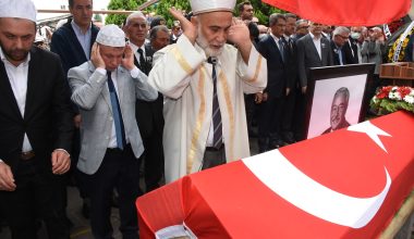 Vefat eden eski Giresun milletvekili Ergun Özdemir son yolcuğuna uğurlandı