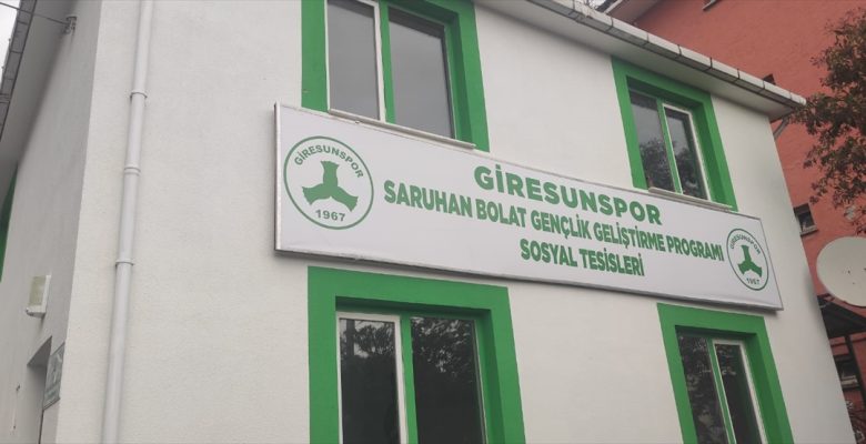 Depremde hayatını kaybeden Saruhan Bolat'ın adı Giresunspor'un altyapı tesisine verildi