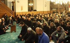 Depremde vefat edenler için camilerde dua edildi