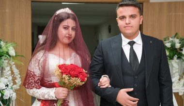 Deprem nedeniyle düğünlerini erteleyen afetzede çift, Giresun'da evlendi