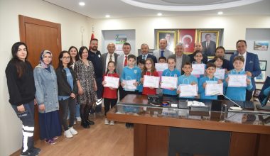 Espiye Belediye Başkanı Karadere, öğrencileri ödüllendirdi
