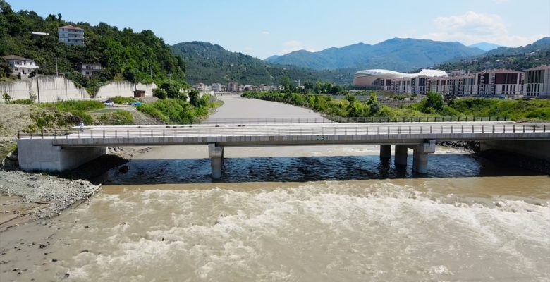 Giresun'da hastane ve stadyuma ulaşımı kolaylaştıracak köprünün yapımı tamamlandı