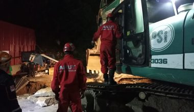 Giresun'da zemini çöken fabrikada göçük altında kalan 3 işçiden 2'si kurtarıldı