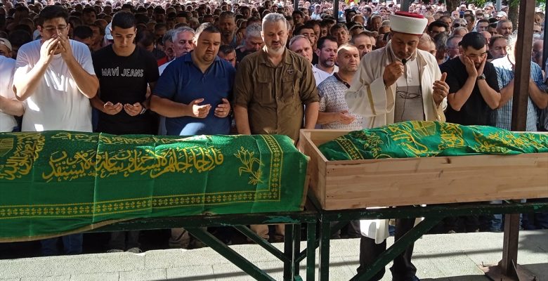 Giresun'da trafik kazasında ölen 2 kişinin cenazeleri toprağa verildi