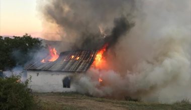 Şebinkarahisar'da çıkan yangında bir ev kullanılamaz hale geldi