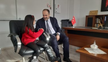 Cumhuriyet Başsavcısı Akkiraz, kendisine yeni yıl kartı gönderen öğrenciyi ziyaret etti
