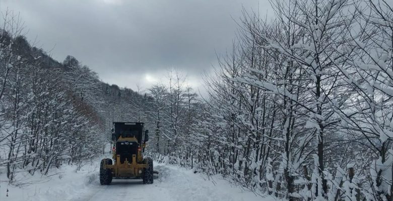 Giresun ve Rize'de 93 köy yolu ulaşıma kapandı