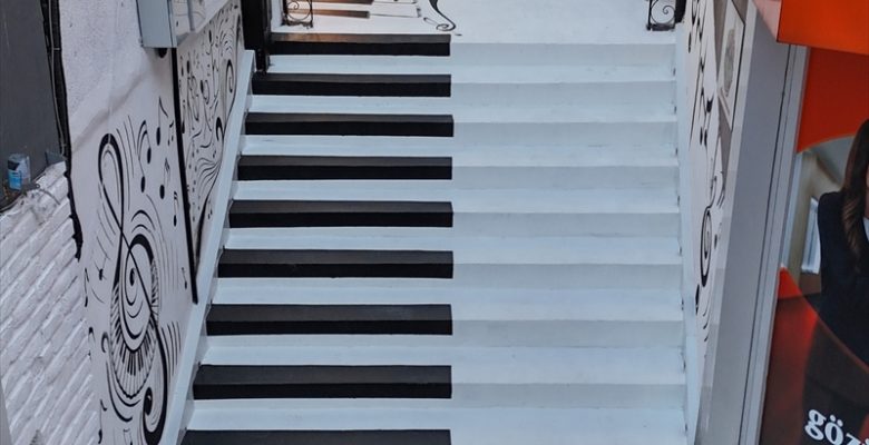 Giresun'da piyano merdiveni oluşturuldu