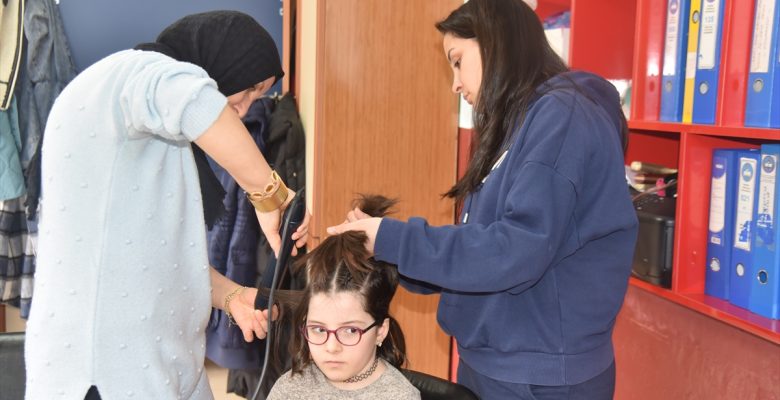 Görele'de öğrencilere saç bakım hizmeti sunuldu