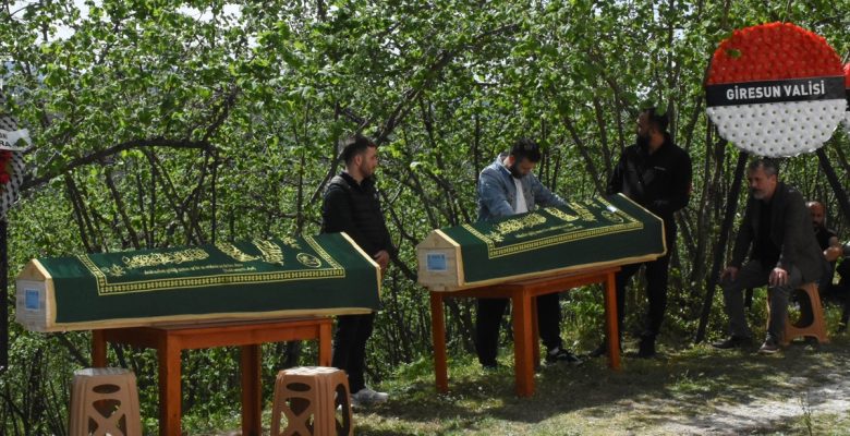 Beşiktaş'taki yangında ölen baba ile oğlunun cenazeleri Giresun'da defnedildi