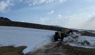 Espiye'de yayla yollarında karla mücadele devam ediyor