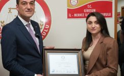 Giresun Belediye Başkanı Fuat Köse, mazbatasını aldı