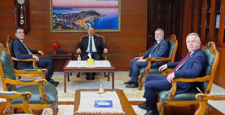 Giresun Belediye Başkanı Köse, Vali Serdengeçti'yi ziyaret etti